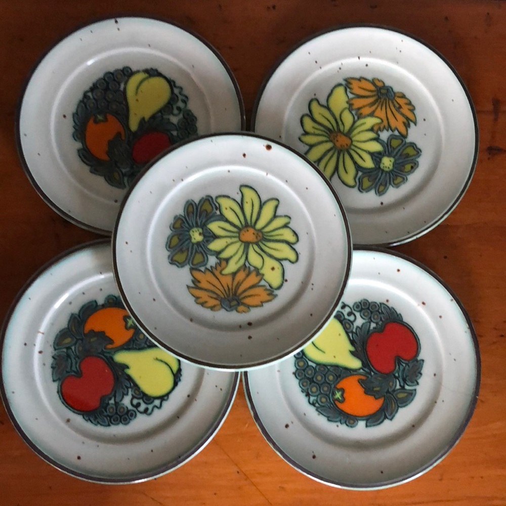 Vintage Set Collectable Pimlico Plates